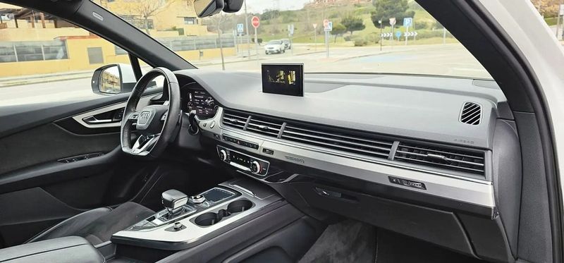 Audi Q7 • 2016 • 64,900 km 10