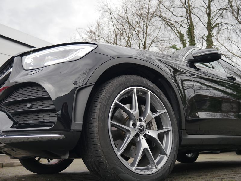 Mercedes-Benz GLC-Class • 2020 • 18,000 km 36