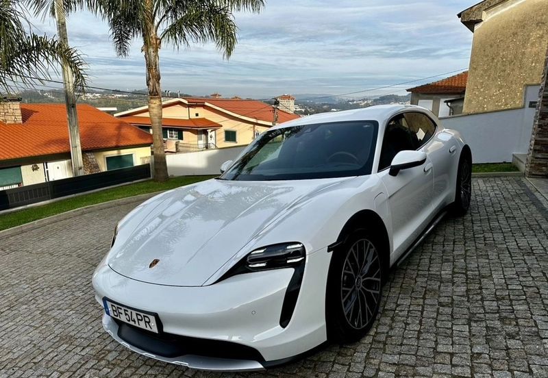Porsche Taycan • 2021 • 43,000 km 1