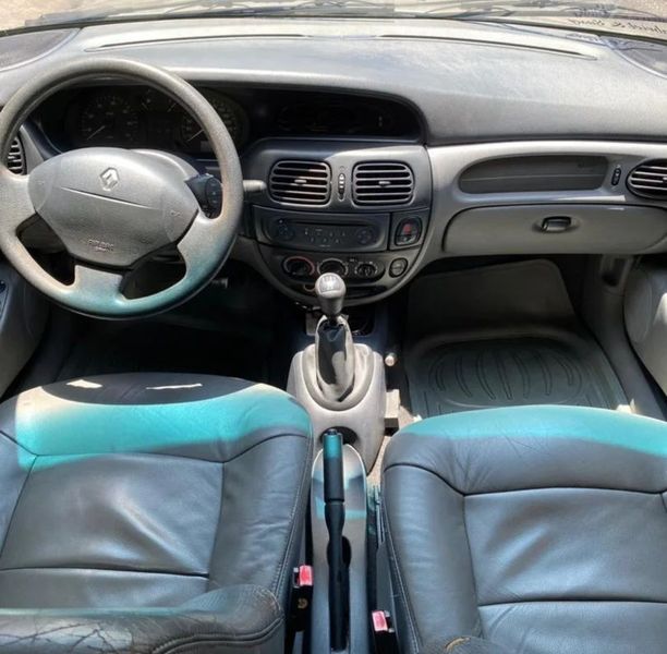 Renault Mégane • 2002 • 300,000 km 2