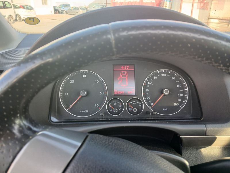 Volkswagen Touran • 2007 • 238,000 km 8