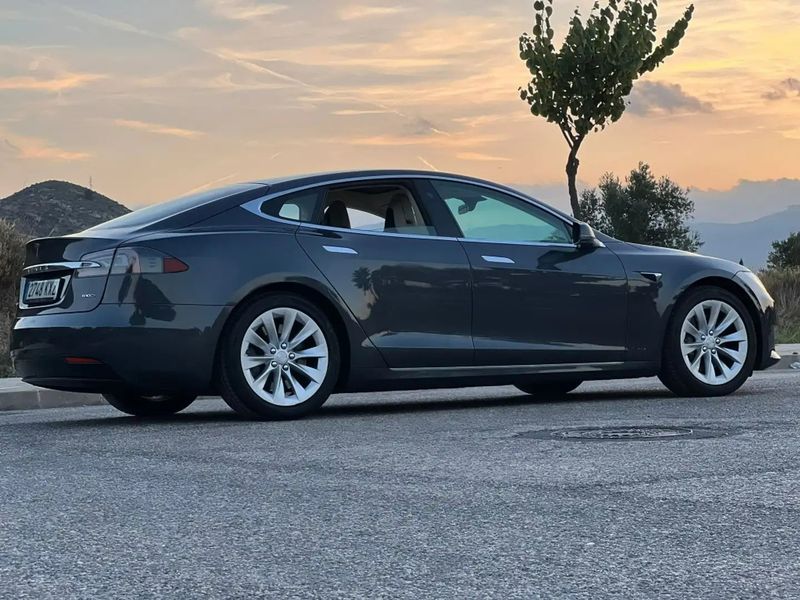 Tesla Model S • 2019 • 50,960 km 4