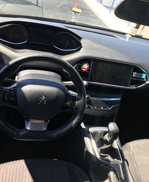 Peugeot 308 • 2014 • 204,250 km 2