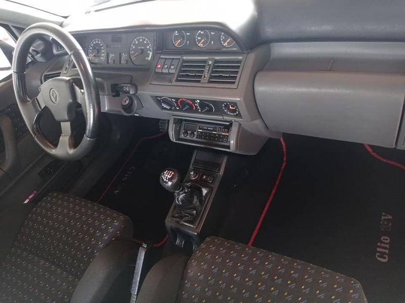 Renault Clio • 1992 • 167,000 km 3