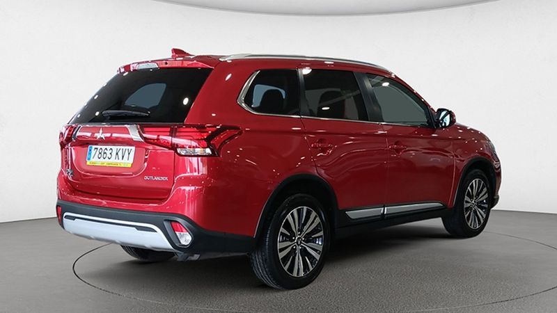 Mitsubishi Outlander • 2019 • 17,586 km 3