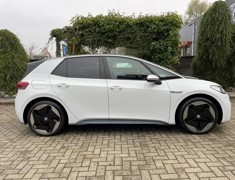 Volkswagen ID.4 • 2020 • 61,800 km 5