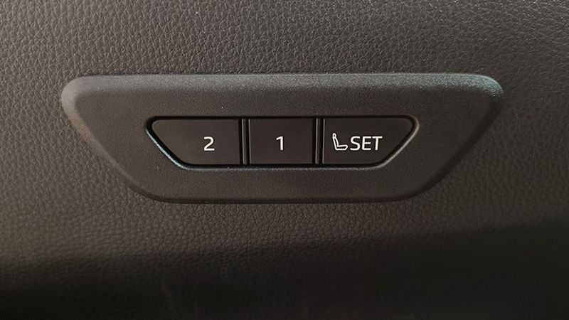 Toyota C-HR • 2024 • 16,484 km 6