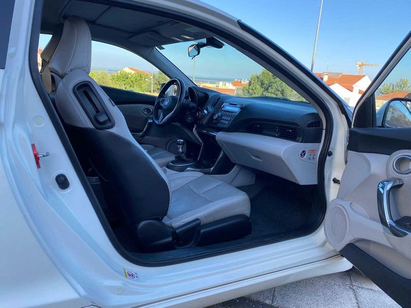 Honda CR-Z • 2010 • 127,000 km 4