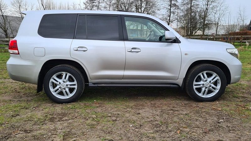 Toyota Land Cruiser • 2008 • 274,000 km 5