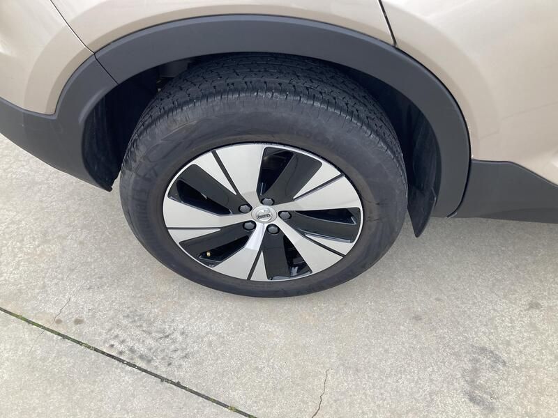 Volvo XC40 • 2024 • 45,624 km 8