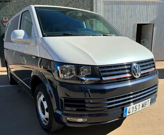 Volkswagen Caravelle • 2016 • 146,678 km 3