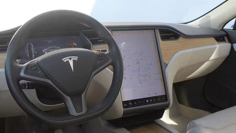 Tesla Model S • 2019 • 37,500 km 4