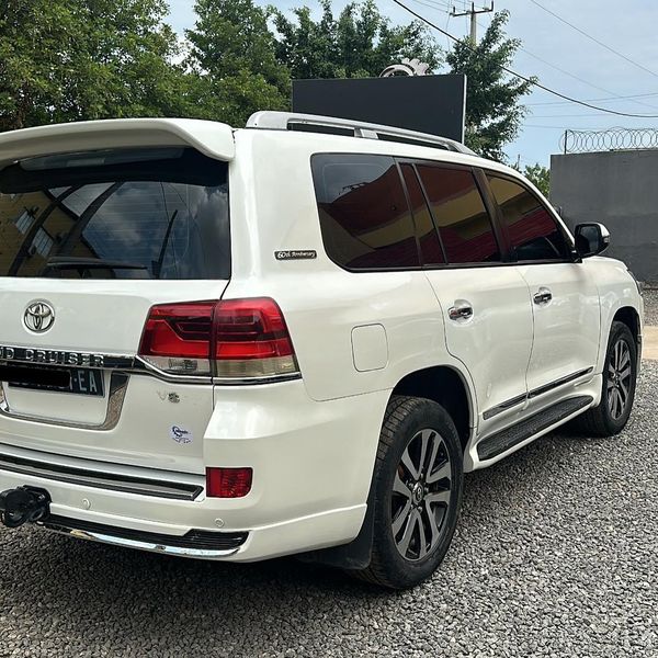 Toyota Land Cruiser • 2022 • 30,000 km 3