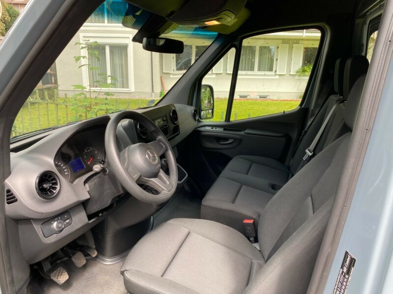 Mercedes-Benz Sprinter • 2020 • 20,213 km 3
