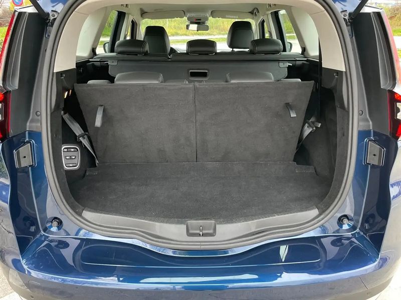 Renault Grand Espace • 2020 • 141,000 km 10