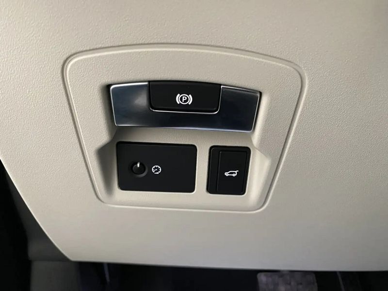 Land Rover Range Rover Velar • 2018 • 117,000 km 14