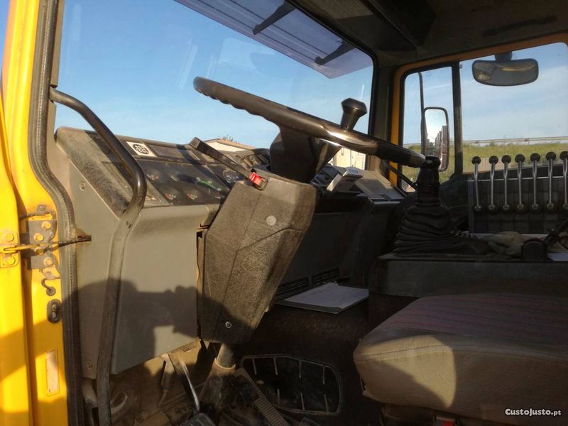 Volvo XC40 • 1990 • 350,000 km 2