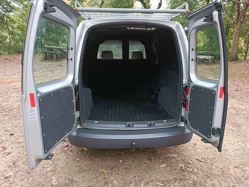 Volkswagen Caddy • 2010 • 157,000 km 8