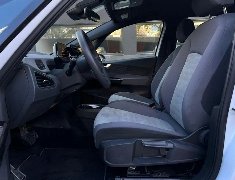 Volkswagen Life • 2021 • 48,000 km 8