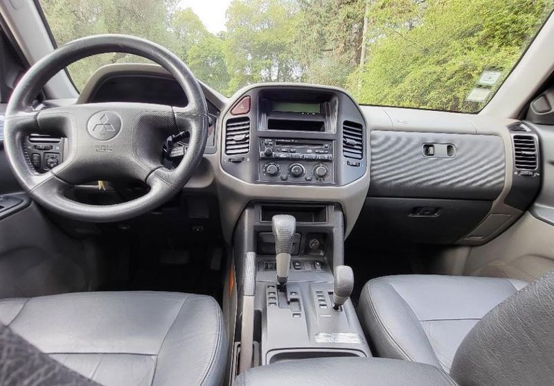 Mitsubishi Pajero • 2001 • 320,000 km 3