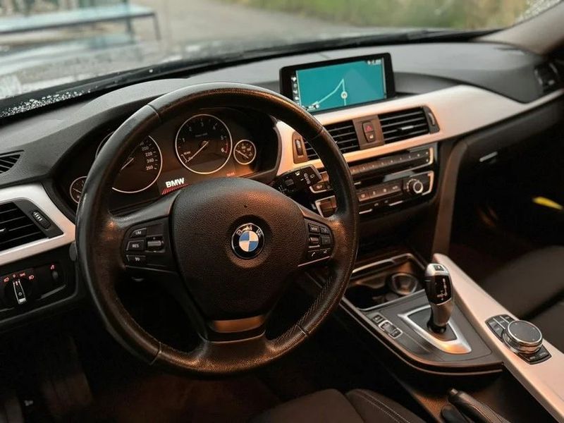 BMW 3 Series • 2017 • 174,000 km 8