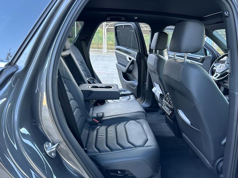 Volkswagen Touareg • 2019 • 160,000 km 8