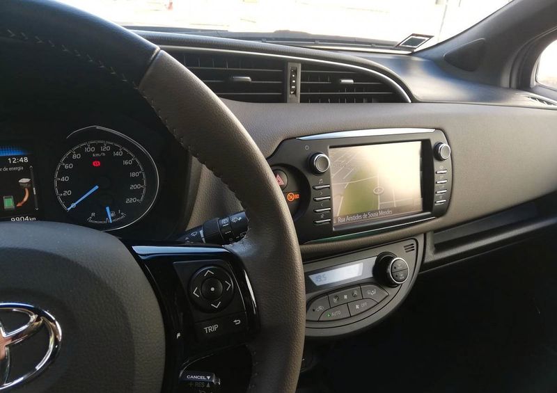 Toyota Yaris • 2018 • 9,999 km 7