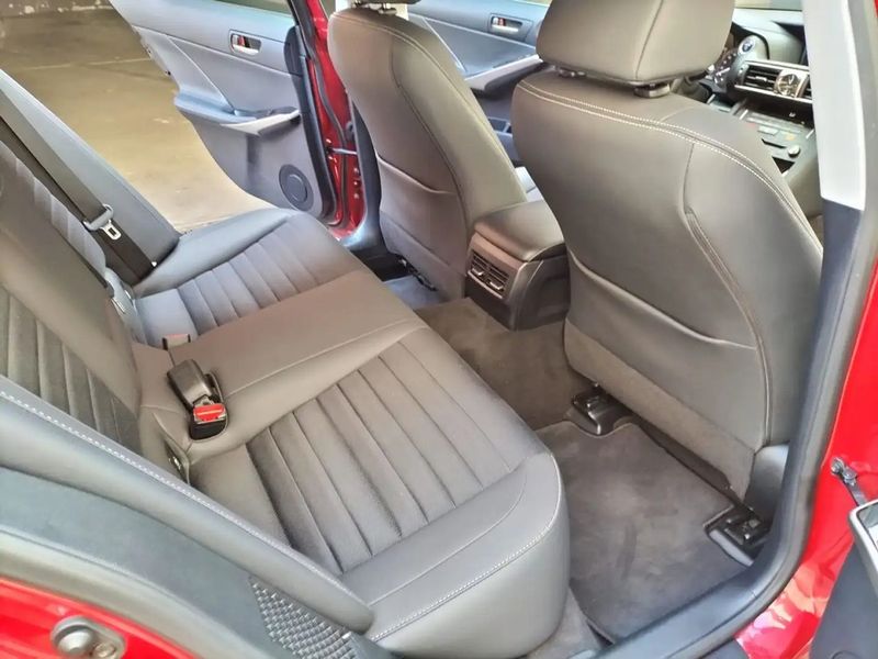 Lexus IS • 2020 • 89,000 km 2