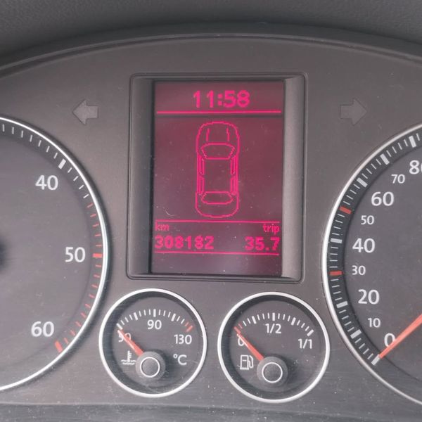 Volkswagen Jetta • 2009 • 189,000 km 2