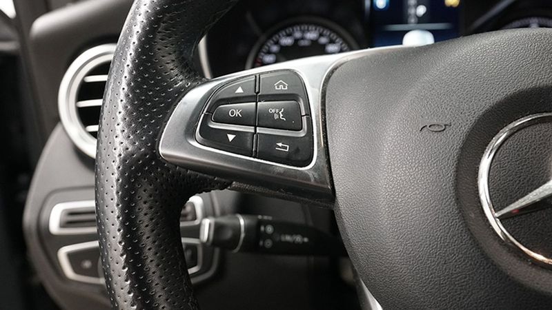 Mercedes-Benz GLC • 2019 • 57,322 km 12