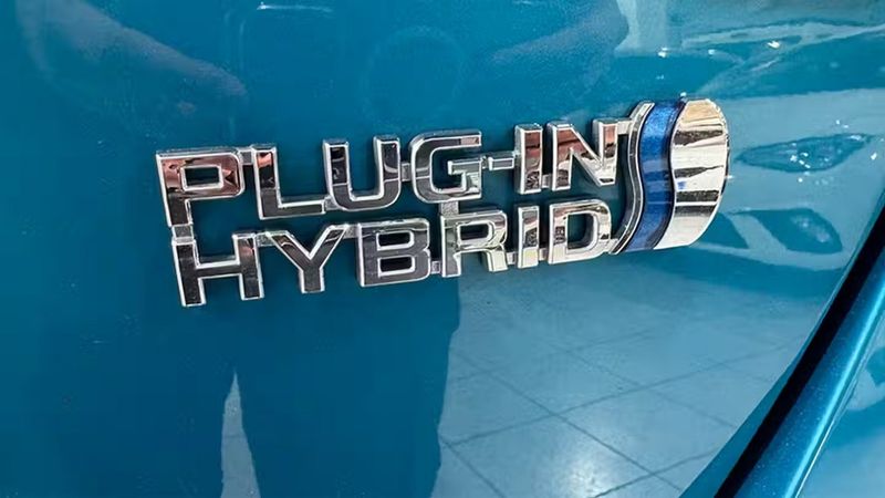 Toyota Prius Plug-in • 2021 • 72,559 km 6