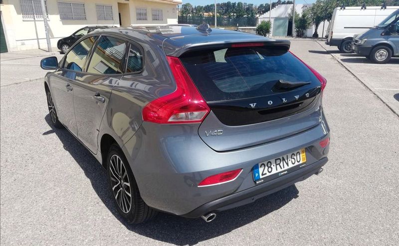 Volvo V40 • 2016 • 12,000 km 2