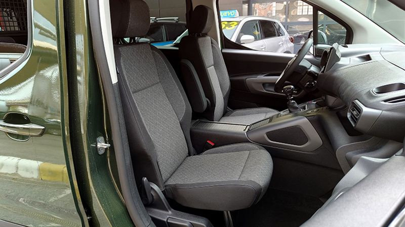 Opel Astra • 2024 • 8,000 km 4