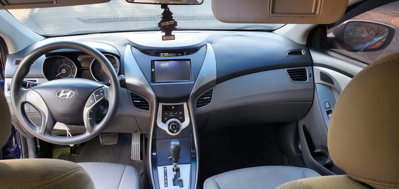 Hyundai Elantra • 2012 • 144,000 km 13