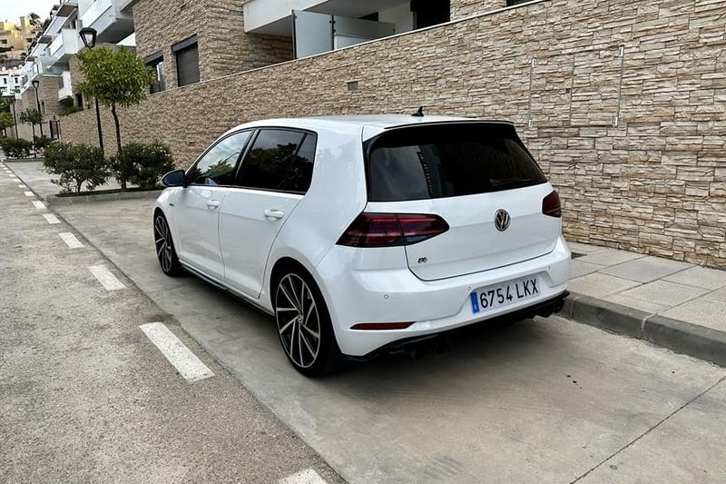 Volkswagen Golf R32 • 2018 • 80,000 km 2