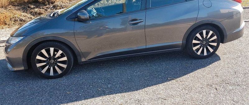 Honda Civic • 2014 • 160,000 km 2