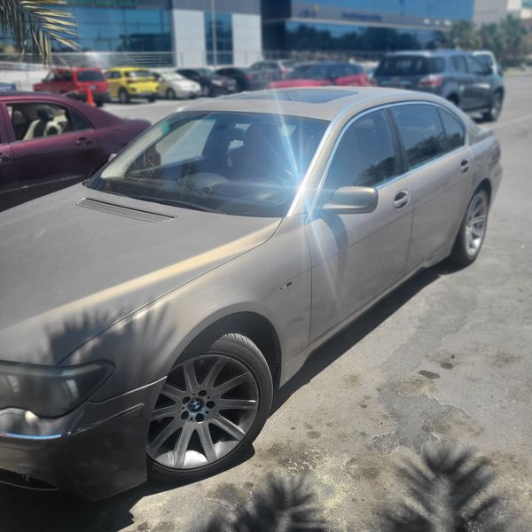 BMW 7 • 2002 • 176,543 km 4