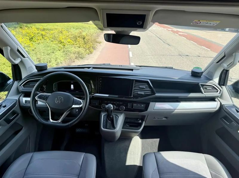 Volkswagen California • 2022 • 42,000 km 6