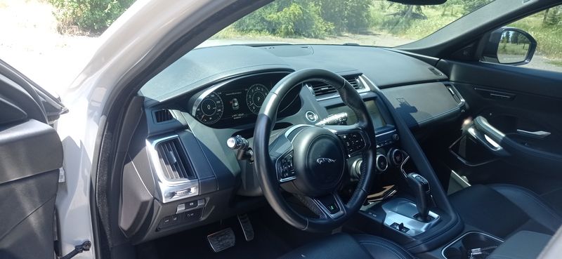 Jaguar E-PACE • 2018 • 64,200 km 16