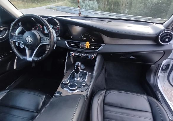 Alfa Romeo Giulia • 2016 • 168,000 km 4