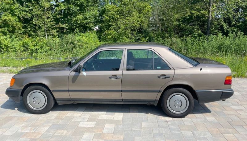 Mercedes-Benz 260 - 560 SE • 1989 • 214,700 km 6