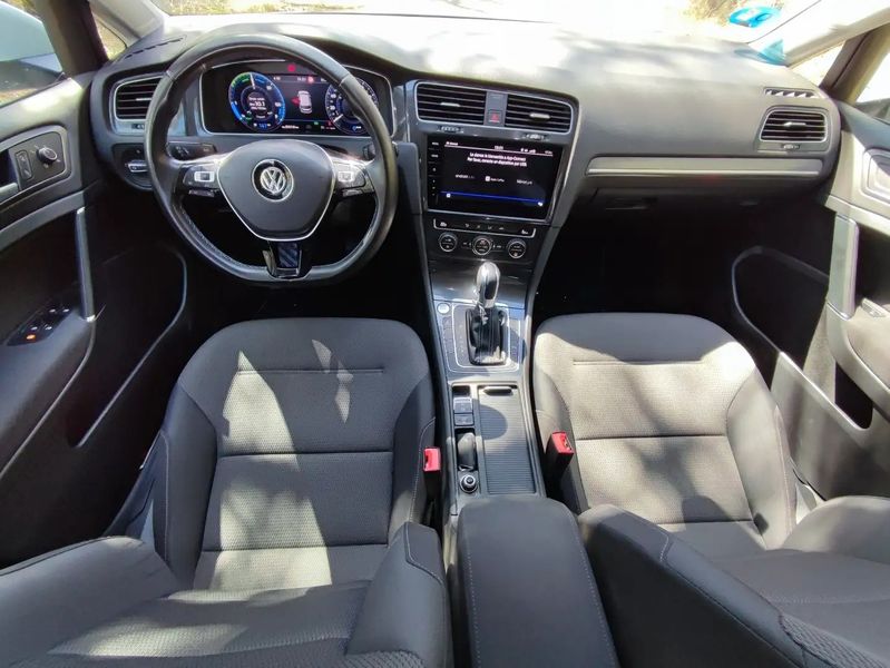 Volkswagen Golf • 2017 • 90,000 km 6