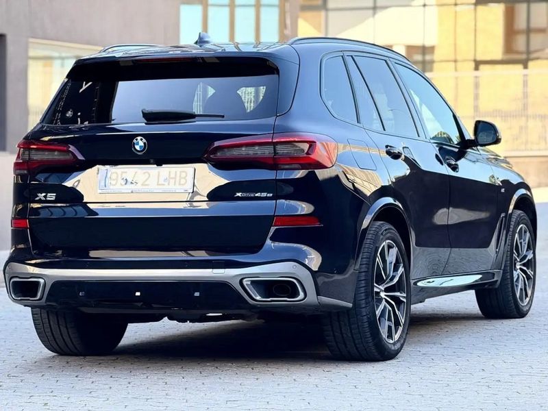BMW X5 • 2020 • 89,000 km 11