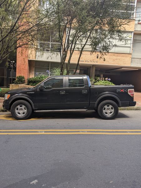 Ford E-150 • 2010 • 224,000 km 2