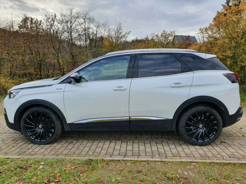 Peugeot 3008 • 2017 • 105,500 km 3