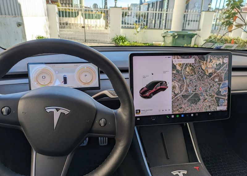 Tesla Model 3 • 2019 • 117,000 km 4