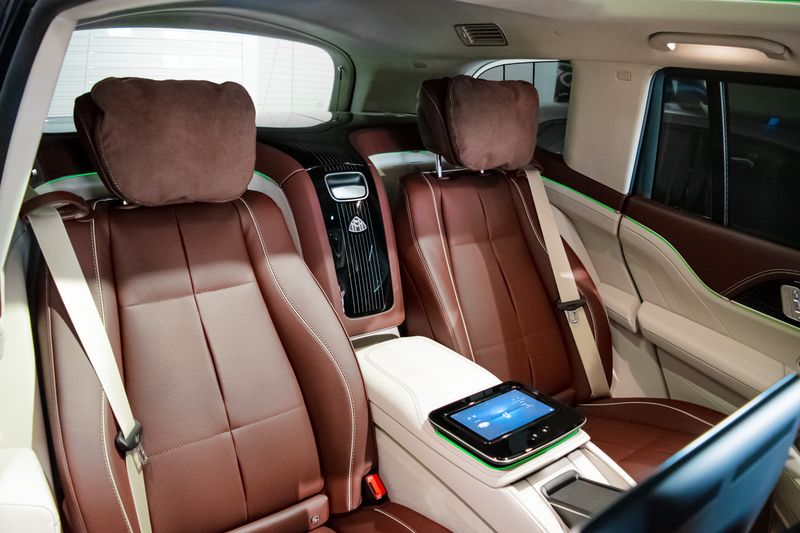 Mercedes-Benz Maybach • 2024 • 3,800 km 13