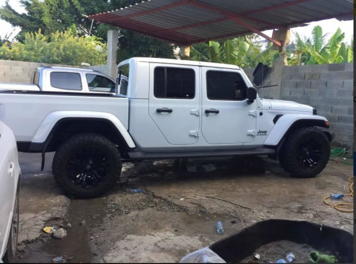 Jeep Gladiator • 2021 • 55,000 km 2