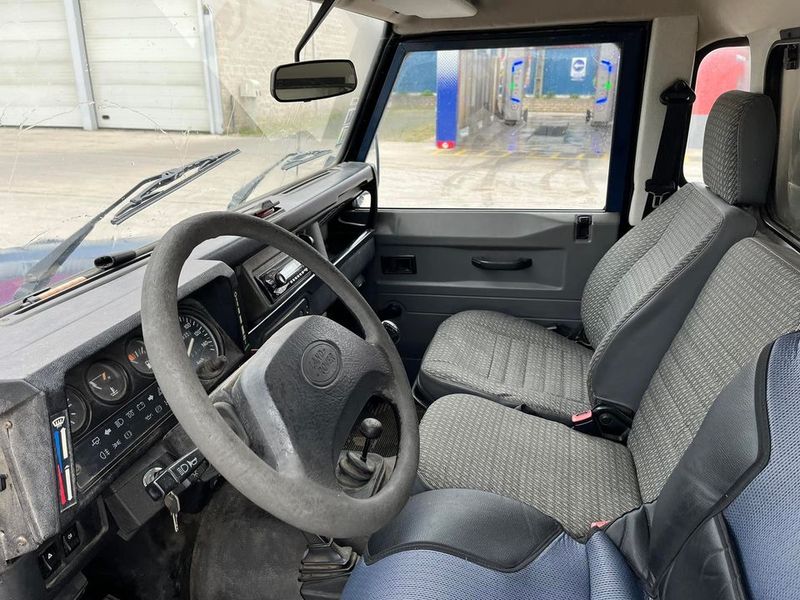 Land Rover Defender • 2009 • 89,000 km 3