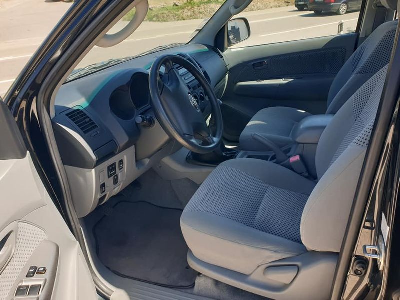 Toyota Hilux • 2008 • 57,000 km 3